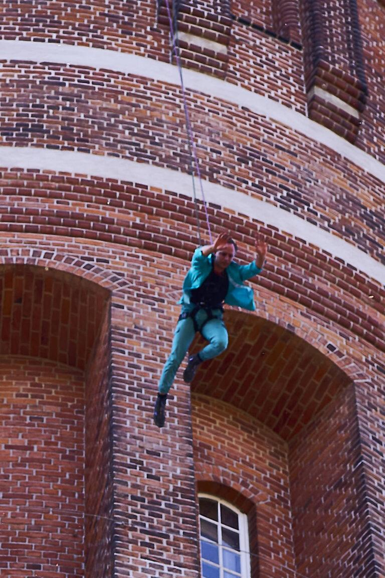 Chris am Turm in Lüneburg.