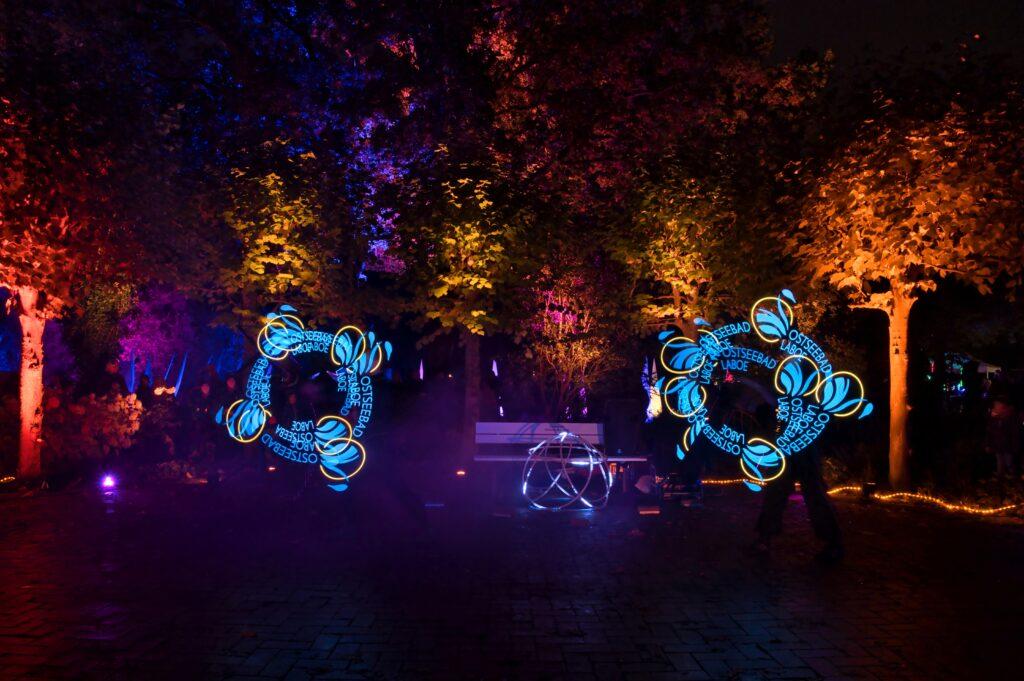 „Flamba Lights“ Lichtshow beim Lichtermeer im Kurpark Laboe