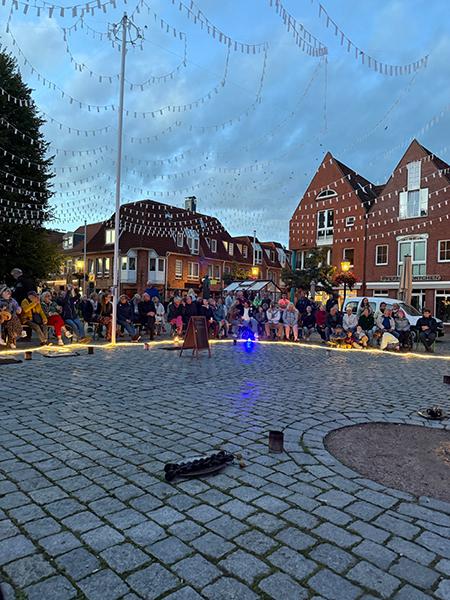 Flamba Feuershow In Buxtehude auf dem Platz.