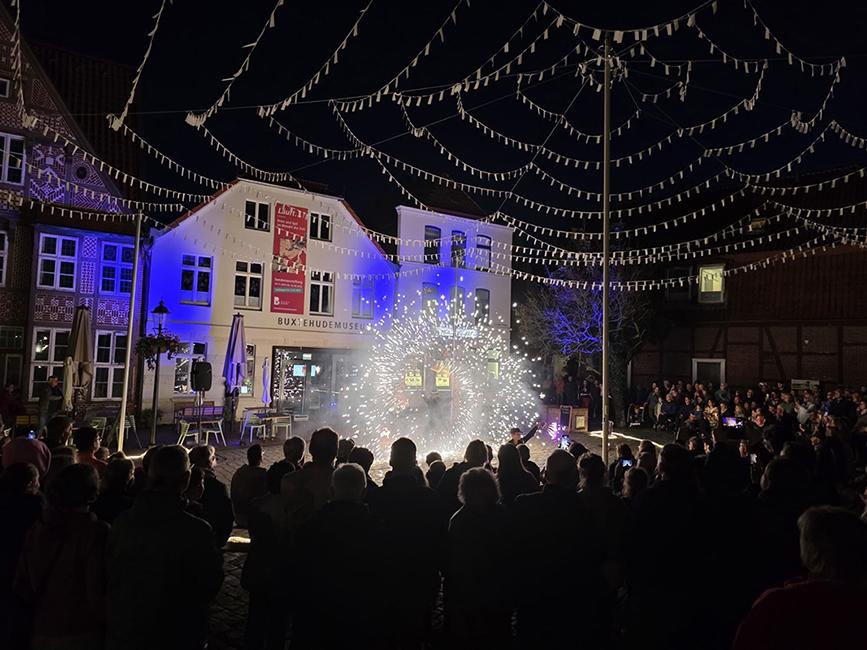 Feuerwerk von Flamba Feuershow in Buxtehude.